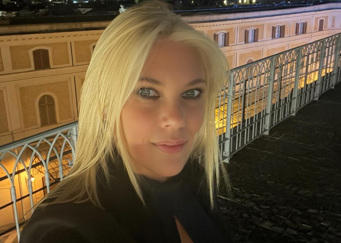 ''Di notte apro i libri e mi metto a studiare'': Eleonora Daniele sta prendendo una seconda laurea, ecco in cosa - Gossip.it | News sul Gossip e VIP