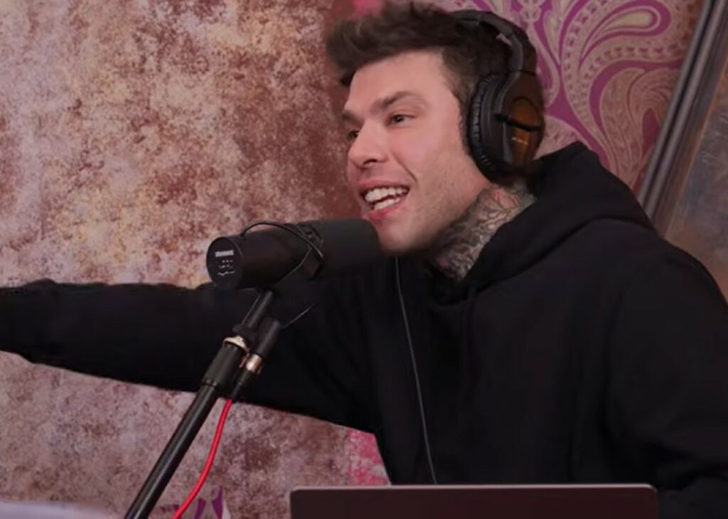''L'apice della sua carriera è essere venuta a riprendere il mio cane che ca*ava’': Fedez prende in giro Myrta Merlino ''L'apice della sua carriera è essere venuta a riprendere il mio cane che ca*ava’': Fedez prende in giro Myrta Merlino