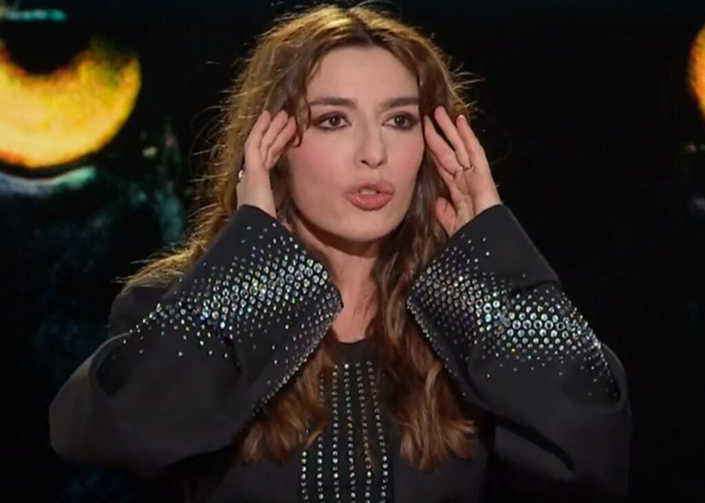 Sabrina Impacciatore rivela che un cantautore famoso ci ha provato con lei e pensava che potesse essere un trans non operato: il racconto Sabrina Impacciatore rivela che un cantautore famoso ci ha provato con lei e pensava che potesse essere un trans non operato: il racconto