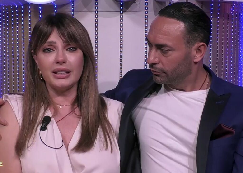 ''Lo viviamo come un fallimento'': Manila Nazzaro in lacrime in tv perché non riesce a 'rendere padre' il marito Stefano Oradei ''Lo viviamo come un fallimento'': Manila Nazzaro in lacrime in tv perché non riesce a 'rendere padre' il marito Stefano Oradei