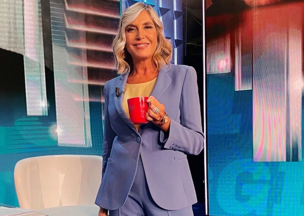 ''Dolori lancinanti per più di due mesi'': Myrta Merlino rivela per la prima volta il motivo delle sue frequenti assenze a Pomeriggio 5 ''Dolori lancinanti per più di due mesi'': Myrta Merlino rivela per la prima volta il motivo delle sue frequenti assenze a Pomeriggio 5