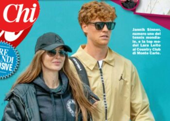 Il tennista Jannik Sinner paparazzato con la nuova fidanzata, una modella russa ex di un famoso attore premio Oscar: guarda