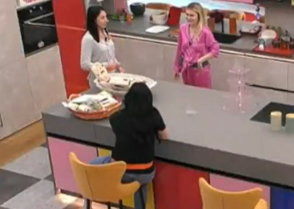 ''Abbiamo due compagne, io e mia sorella siamo entrambe lesbiche'': il racconto della campionessa olimpica Irma Testa a 'The Couple' ''Abbiamo due compagne, io e mia sorella siamo entrambe lesbiche'': il racconto della campionessa olimpica Irma Testa a 'The Couple'