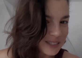 Emma Marrone si sveglia con la messa in piega