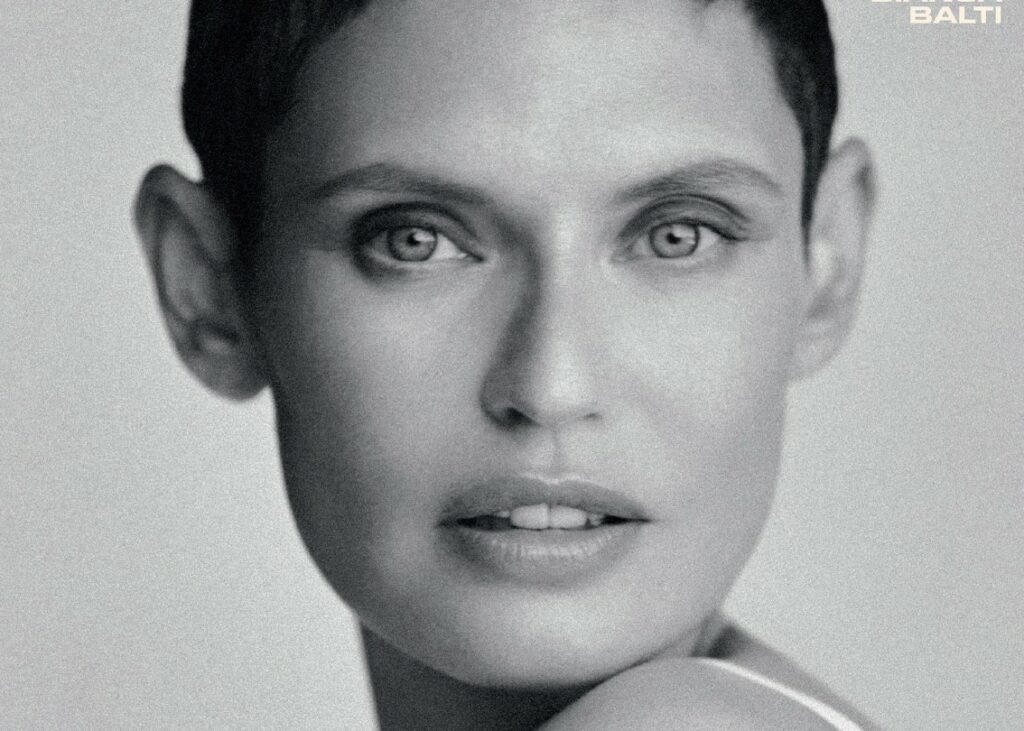 Bianca Balti torna sul set con i capelli ormai visibilmente ricresciuti: sulla copertina di un'edizione straniera di Vogue, guarda Bianca Balti torna sul set con i capelli ormai visibilmente ricresciuti: sulla copertina di un'edizione straniera di Vogue, guarda