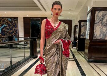 Bianca Balti stupenda coi capelli cortissimi post-chemio alla serata di gala in India con abiti tradizionali sudasiatici: guarda