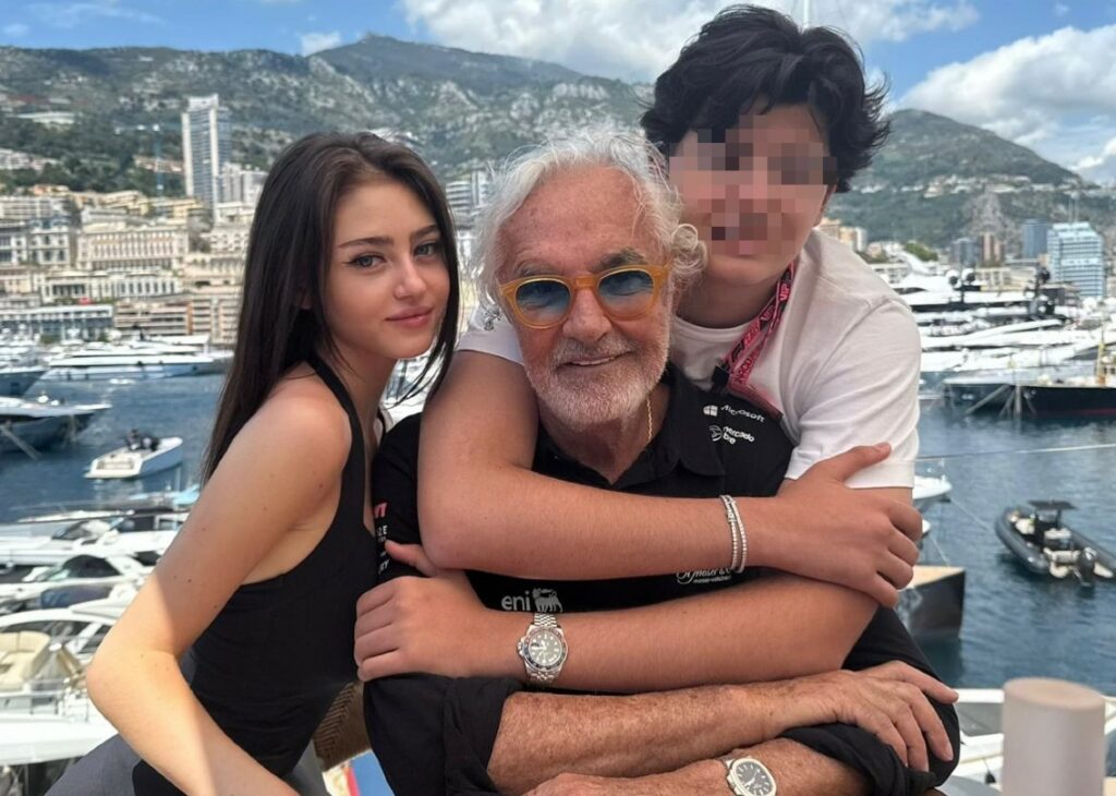 Flavio Briatore riunisce entrambi i figli Nathan Falco e Leni, avuta da Heidi Klum, per il weekend monegasco: guarda Flavio Briatore riunisce entrambi i figli Nathan Falco e Leni, avuta da Heidi Klum, per il weekend monegasco: guarda