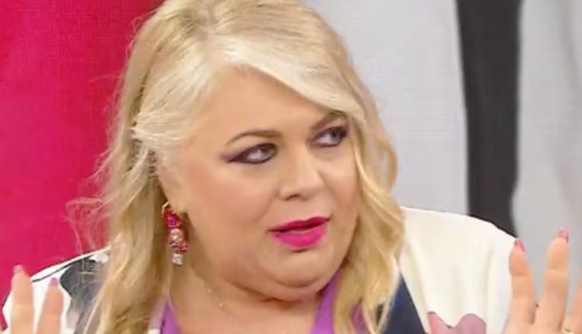 ''Dicono che sono uguale al divano della Balivo'': Rossella Erra parla degli insulti che le fanno male dopo l'annuncio dei 17 chili persi - Gossip.it | News sul Gossip e VIP
