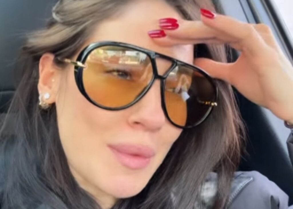 ''Ogni giorno succede qualcosa di nuovo al mio corpo e al mio umore'': Giulia De Lellis tra nausee e mal di testa in gravidanza ''Ogni giorno succede qualcosa di nuovo al mio corpo e al mio umore'': Giulia De Lellis tra nausee e mal di testa in gravidanza