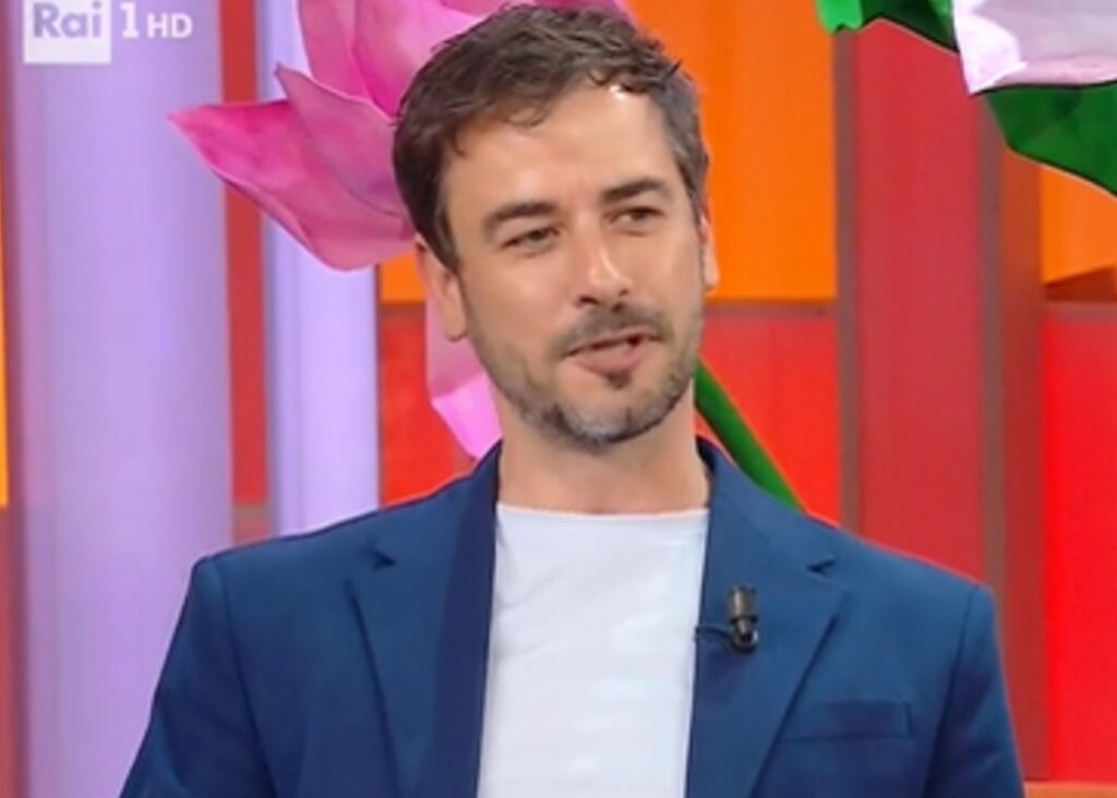 ''Si è formato più in palestra che altrove'': Iago Garcia attacca in tv Michele Morrone dopo l'invettiva del collega sul cinema 'di sinistra' ''Si è formato più in palestra che altrove'': Iago Garcia attacca in tv Michele Morrone dopo l'invettiva del collega sul cinema 'di sinistra'