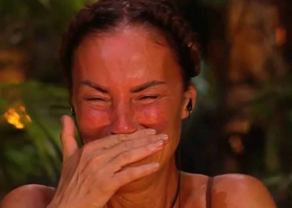 ''Ho passato più tempo nella mia vita a stare male che bene'': Antonella Mosetti scoppia a piangere in diretta all'Isola, interviene la figlia Asia ''Ho passato più tempo nella mia vita a stare male che bene'': Antonella Mosetti scoppia a piangere in diretta all'Isola, interviene la figlia Asia