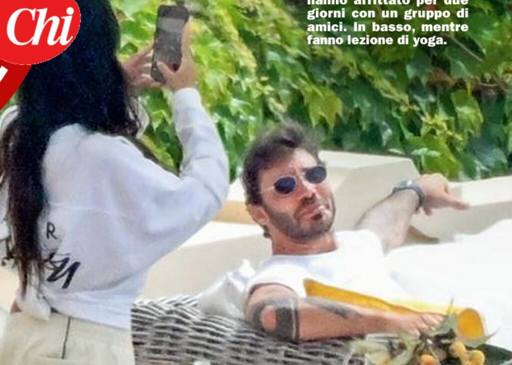 Stefano De Martino, relax tra amici ed ex fidanzata: le immagini della vacanza a Positano con la sua barca di lusso Stefano De Martino, relax tra amici ed ex fidanzata: le immagini della vacanza a Positano con la sua barca di lusso