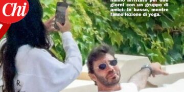 Stefano De Martino, relax tra amici ed ex fidanzata: le immagini della vacanza a Positano con la sua barca di lusso
