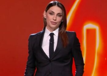 ''A 15 anni mi davano della vecchia, a 20 si scandalizzavano perché ho fatto un figlio con un uomo che aveva il doppio dei miei anni'': Anna Tatangelo si sfoga in tv