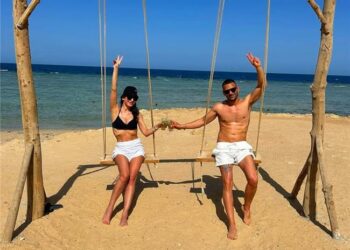 Anna Tatangelo in Egitto al mare con il fratello Giuseppe
