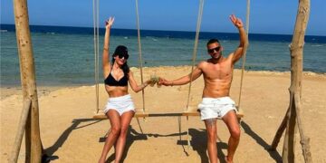 Anna Tatangelo in Egitto al mare con il fratello Giuseppe