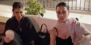 Flora Canto e Rossella Brescia dopo un evento si tolgono i tacchi e si mettono le ciabatte
