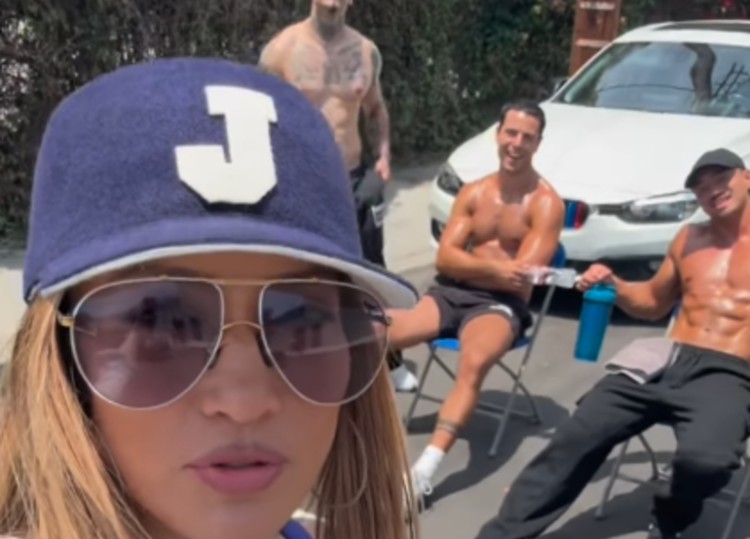 Jennifer Lopez si prepara per il gay pride con i suoi ballerini
