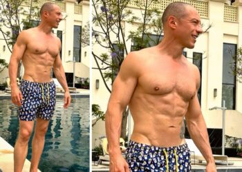 ''Film che vai, corpo che trovi'': Stefano Accorsi a 54 anni irriconoscibile e muscolosissimo sul set estero del suo nuovo film, guarda