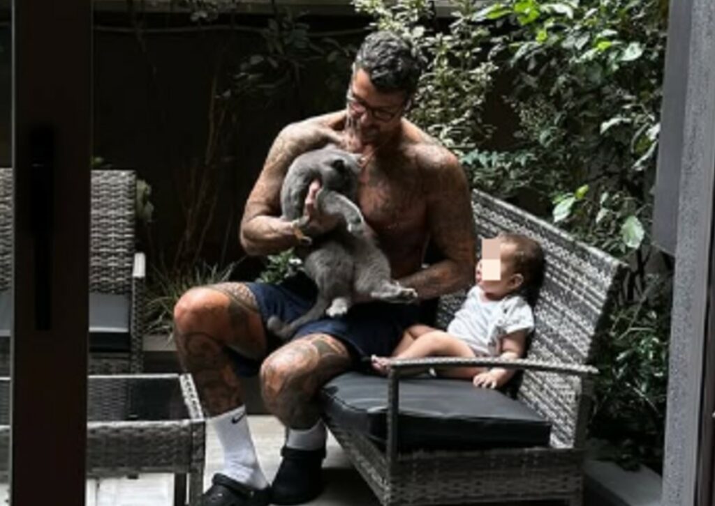 ''Non è il babbo che cambia i pannolini, ma è dolcissimo'': Sara Barbieri, la compagna di Fabrizio Corona, spiega che padre è l'ex re dei paparazzi