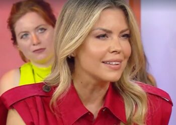''Avevo pensato di sottopormi a un intervento chirurgico'': l'ex velina Costanza Caracciolo spiega in tv come ha risolto la diastasi addominale senza il bisturi