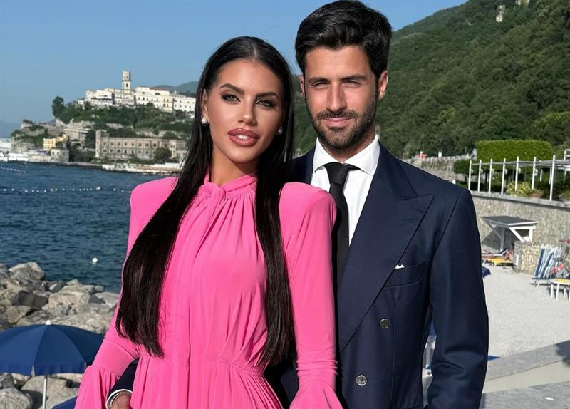 Antonella Fiordelisi e il fidanzato, ex della Gregoraci, fanno sempre più sul serio: elegantissima e 'ufficiali' in coppia alle nozze degli amici, guarda Antonella Fiordelisi e il fidanzato, ex della Gregoraci, fanno sempre più sul serio: elegantissima e 'ufficiali' in coppia alle nozze degli amici, guarda