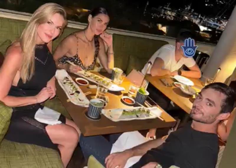 Le ex veline Melissa Satta e Thais Wiggers in vacanza insieme in Sardegna col fratello della sarda: la brasiliana impazzisce di felicità Le ex veline Melissa Satta e Thais Wiggers in vacanza insieme in Sardegna col fratello della sarda: la brasiliana impazzisce di felicità
