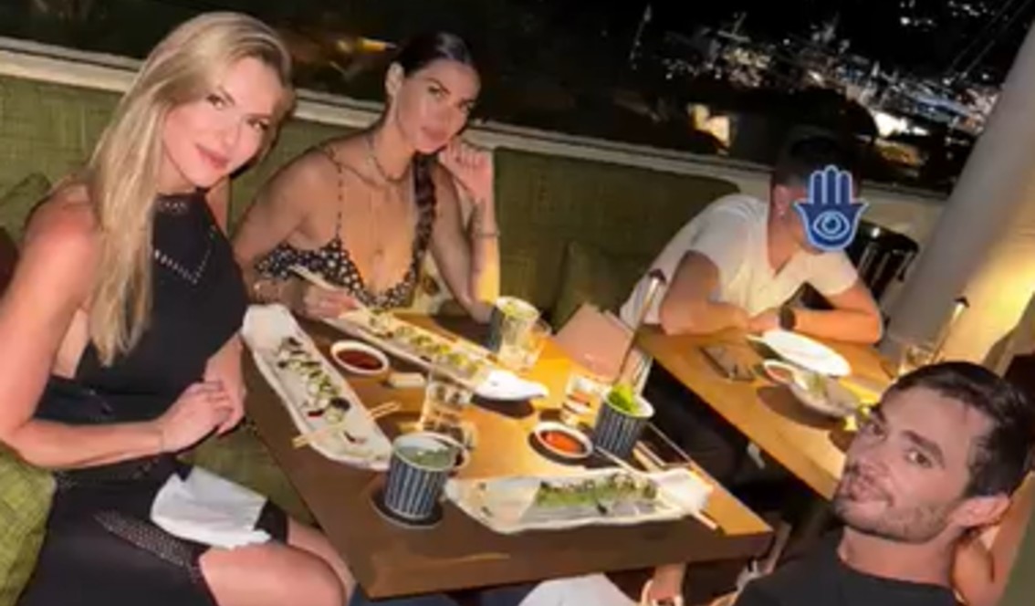 Le ex veline Melissa Satta e Thais Wiggers in vacanza insieme in Sardegna col fratello della sarda: la brasiliana impazzisce di felicità - Gossip.it | News sul Gossip e VIP