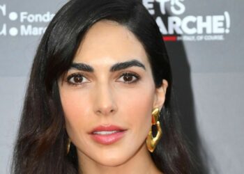 ''Sta soffrendo tantissimo'': Rocío travolta dal clamore sul presunto tradimento di Raoul Bova e da chi invoca il 'karma'. Parla la famosa amica giornalista
