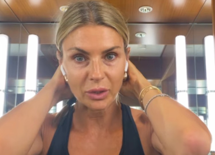 Martina Colombari sconvolta dall'incontro con un cafone in palestra Martina Colombari sconvolta dall'incontro con un cafone in palestra