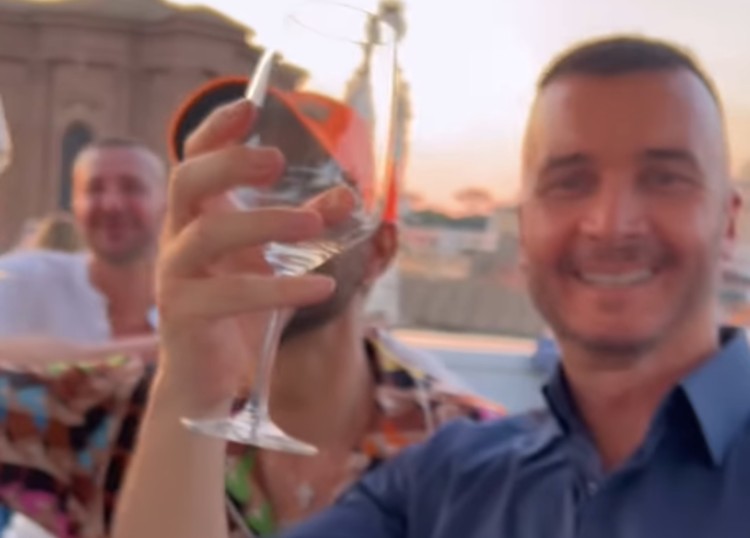 Rocco Casalino festeggia 53 anni con gli amici e la mamma