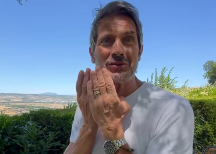 Il marito di Natasha Stefanenko, Luca Sabbioni, finge di non aver dimenticato l'anniversario del loro primo incontro in un modo molto fantasioso Il marito di Natasha Stefanenko, Luca Sabbioni, finge di non aver dimenticato l'anniversario del loro primo incontro in un modo molto fantasioso