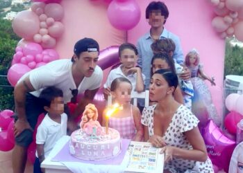 Belen Rodriguez in vacanza con l’ex Spinalbese per il compleanno della figlia Luna: guarda