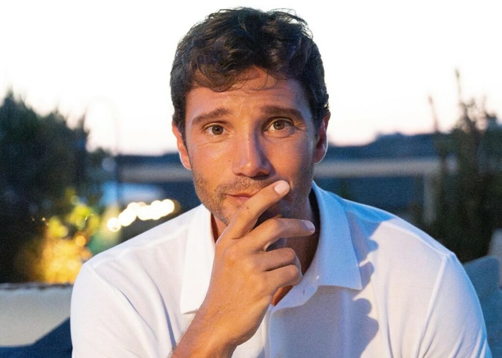 Stefano De Martino avrebbe rivelato che passerà le vacanze estive dove si trova l'ex moglie Belen in Sardegna! Ecco perché Stefano De Martino avrebbe rivelato che passerà le vacanze estive dove si trova l'ex moglie Belen in Sardegna! Ecco perché