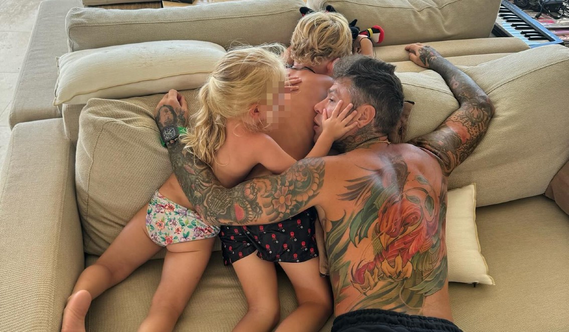 Fedez parla dell'accordo con la Ferragni sull'affidamento dei figli: ''Ti piange il cuore, ho giorni prestabiliti per vederli, mi aiuta solo mio padre'' - Gossip.it | News sul Gossip e VIP