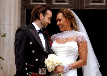 La cantante delle 'Spice Girls' Mel B si è sposata, ma alle nozze c’era solo una delle compagne di band