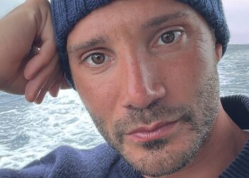 Stefano De Martino avvertito del video intimo da un follower che lo ha riconosciuto dai tatuaggi: i dettagli