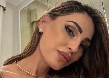 ''Ero fredda e algida'': Anna Tatangelo incinta parla per la prima volta del nuovo compagno Giacomo e del tour col pancione