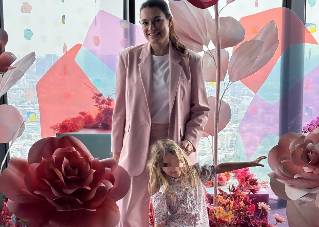 ''Mia figlia Vivienne conosce Buffon, lo chiama Gigi'': Alena Seredova parla dei rapporti nella 'famiglia allargata' e svela particolari inediti ''Mia figlia Vivienne conosce Buffon, lo chiama Gigi'': Alena Seredova parla dei rapporti nella 'famiglia allargata' e svela particolari inediti