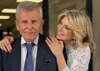 Benedicta Boccoli e il comico Maurizio Micheli si sono sposati dopo ben 28 anni d'amore! La foto della cerimonia civile: guarda