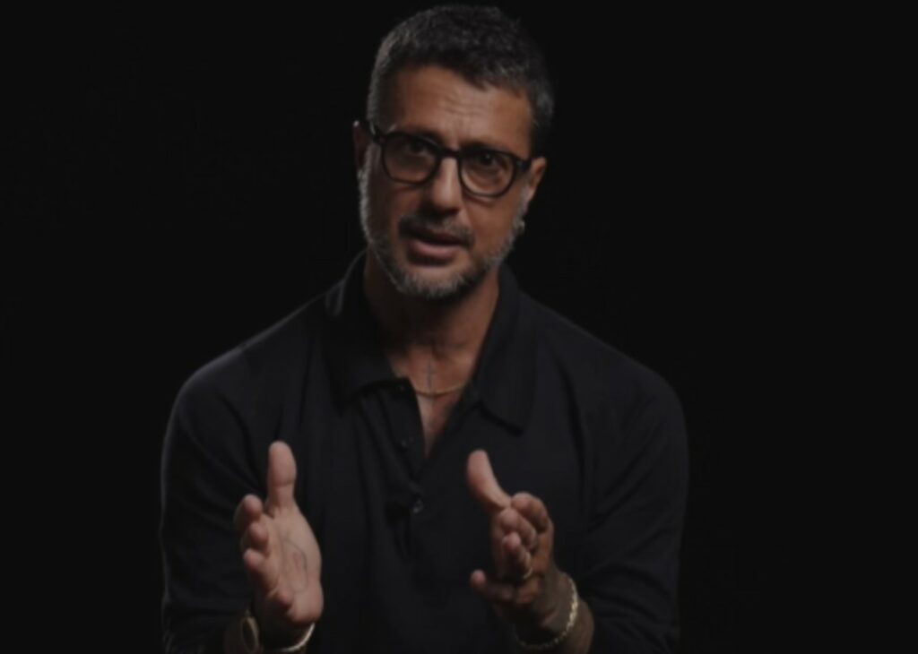 ''Ti sale un fuoco, io non nego perché sono sincero'': Fabrizio Corona parla delle esperienze omosessuali