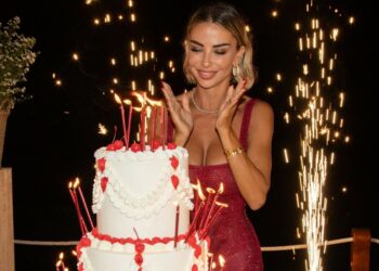 Sabrina Ghio organizza una mega festa in riva al mare per i suoi 40 anni: foto
