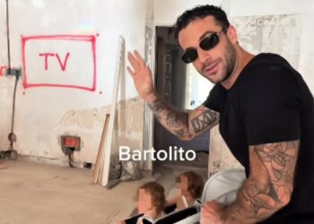 ''Spero che il mio primo negozio avrà fortuna'': Andreas Muller mostra i lavori nel locale a Roma, tutti si chiedono che attività sia, guarda