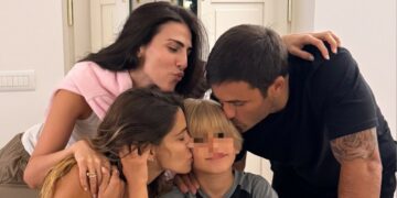 Giulia Salemi e Pierpaolo Pretelli raggiunti in vacanza dall'ex di lui Ariadna Romero: in Puglia da famiglia allargata coi bambini, ''desiderio realizzato''