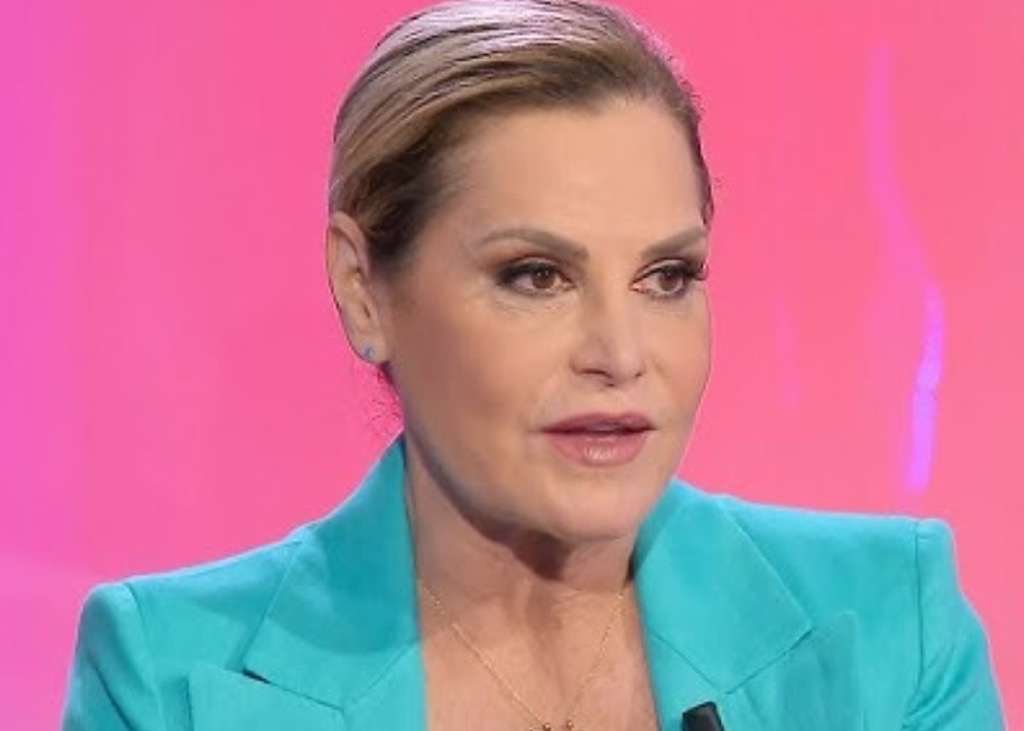 ''La paura diventa una gabbia, ti tiene prigioniera'': perché Simona Ventura ha aspettato 3 anni per denunciare lo stalker ''La paura diventa una gabbia, ti tiene prigioniera'': perché Simona Ventura ha aspettato 3 anni per denunciare lo stalker