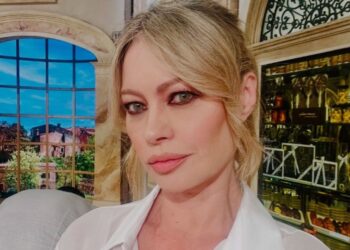 ''Aspetto dodici ore prima di mangiare di nuovo'': Anna Falchi rivela il segreto della sua forma a 53 anni