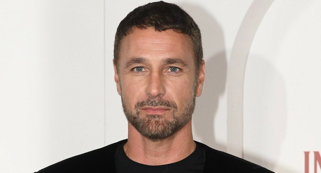 ''Nella vita tutto può accadere, siamo esseri umani'': Raoul Bova rompe il silenzio sul presunto tradimento con Martina Ceretti, le sue parole ''Nella vita tutto può accadere, siamo esseri umani'': Raoul Bova rompe il silenzio sul presunto tradimento con Martina Ceretti, le sue parole