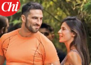 Elisabetta Canalis frequenta l’ex rugbista Alvise Rigo? La paparazzata in copertina: guarda