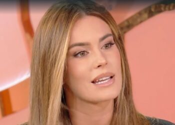 Sophie Codegoni torna per la prima volta in tv senza filler alle labbra: parla della chirurgia estetica, ma ignora completamente il 'caso' Basciano