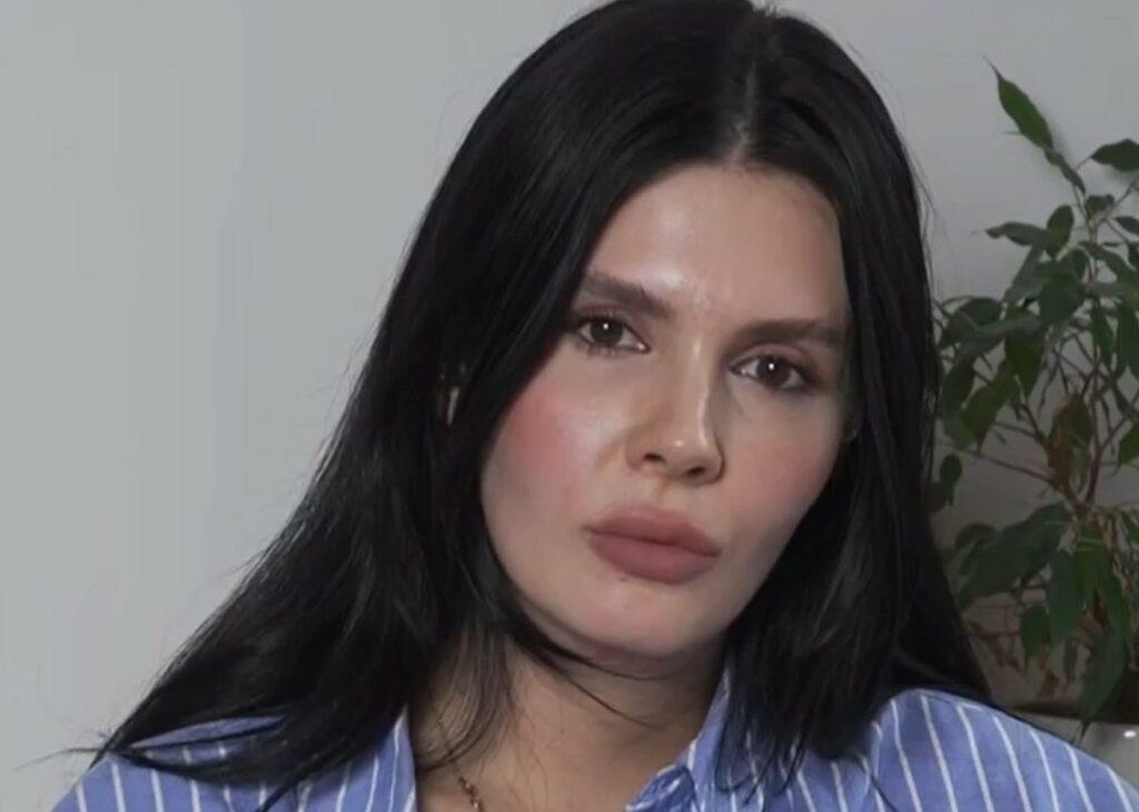 ''Le foto mi preoccupano'': Evelina Sgarbi in tv non fa passi indietro sul padre Vittorio, anche sulle nozze del 73enne è categorica